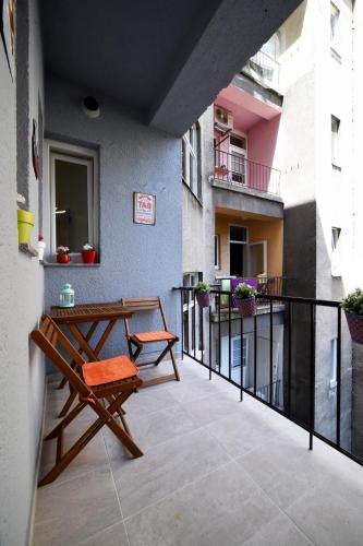 Sunny Apartment Zagreb - Spacious 2BR with Balcony