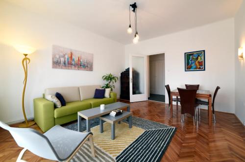 Sunny Apartment Zagreb - Spacious 2BR with Balcony