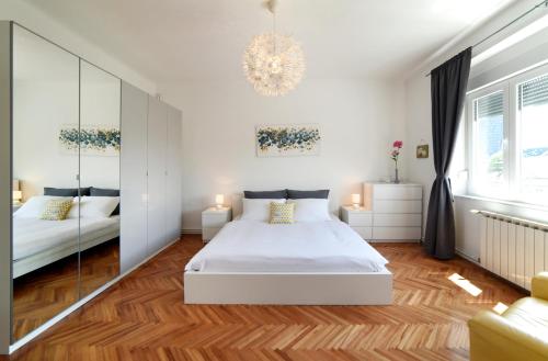Sunny Apartment Zagreb - Spacious 2BR with Balcony