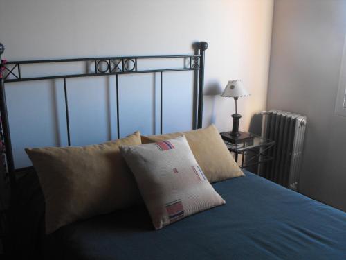 Un pat sau paturi într-o cameră la Cantalao