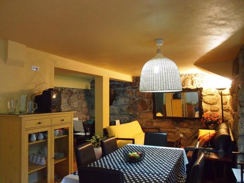 a dining room with a table and aendant light at Casa das Magnólias de Igarei in Igarei