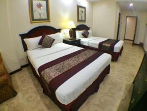a hotel room with two beds in a room at Cindy Kelly Hotel in Olongapo