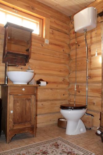 a bathroom with a toilet and a sink at Toominga Seaside Cottage in Kõiguste