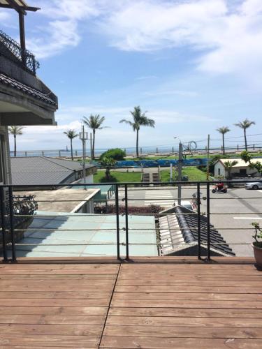 a view of a skate park with palm trees at Fly House 飛航家民宿 in Hualien City