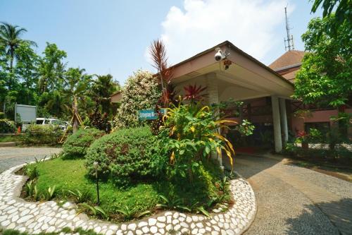 a house with a garden in front of it at Noni's Resort in Alitagtag
