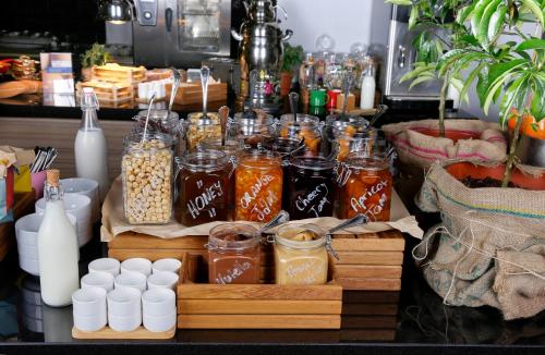 Makanan di atau berdekatan hotel