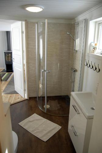a bathroom with a shower and a toilet and a sink at Lakeside House in Lapland in Skaulo