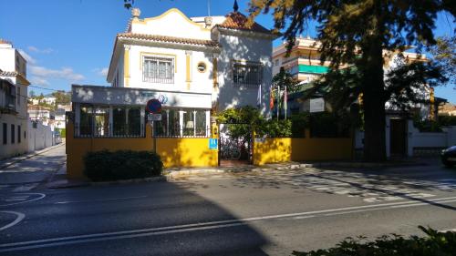 a yellow and white building on the side of a street at Elcano in Málaga