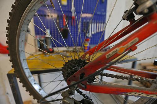 a close up of the spokes of a bike wheel at Hotel Biancospino in Lanzada