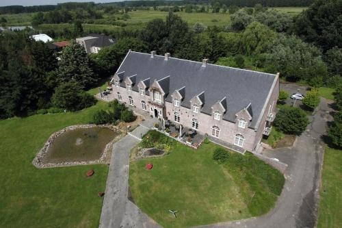 an aerial view of a large house on a green field at Hotel Prins van Oranje in Diest