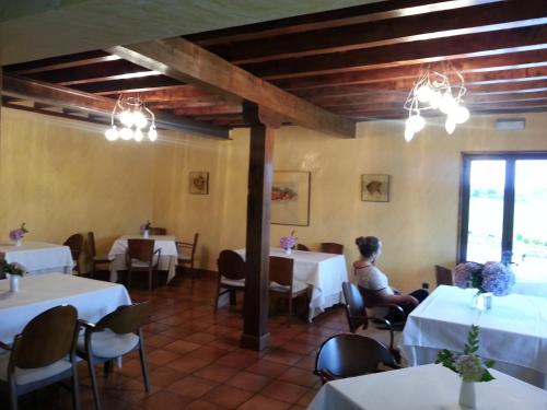 Un restaurante o sitio para comer en Hotel Don Silvio