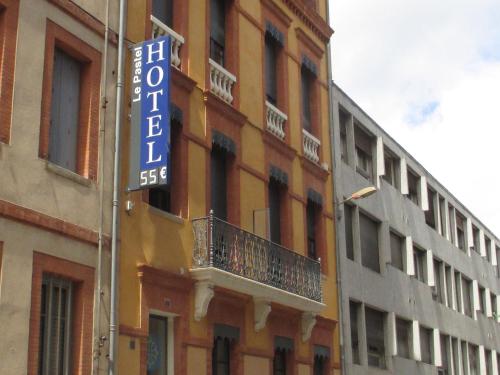 a hotel sign on the side of a building at Hôtel le Pastel in Toulouse