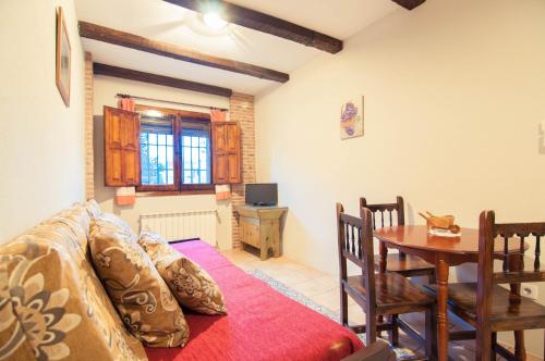 a living room with a couch and a table at Apartamentos de Astroturismo la Cañada in Torrejón el Rubio