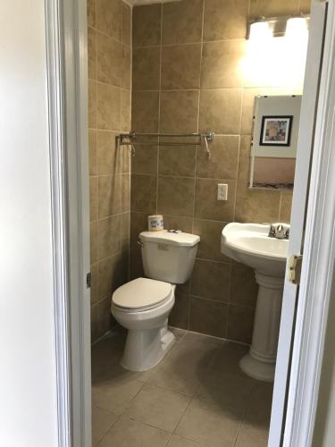 a bathroom with a toilet and a sink at Penn Amish Motel in Denver