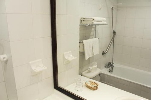 Koupelna v ubytování Hotel Alcala del Rio