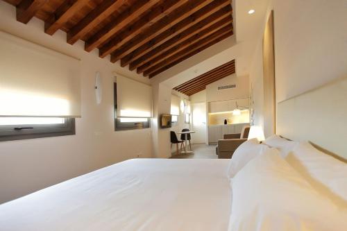 Postel nebo postele na pokoji v ubytování San Lorenzo Suites