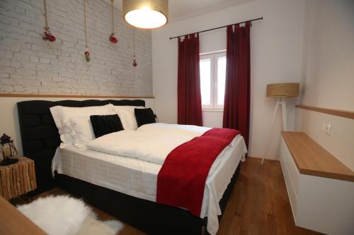 Una cama o camas en una habitación de Apartman Delux Brkić