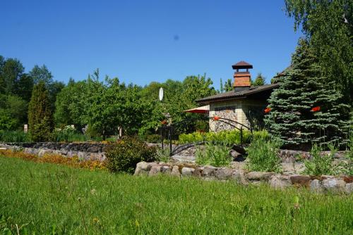 Сад в Hunting House Ezerkrasti