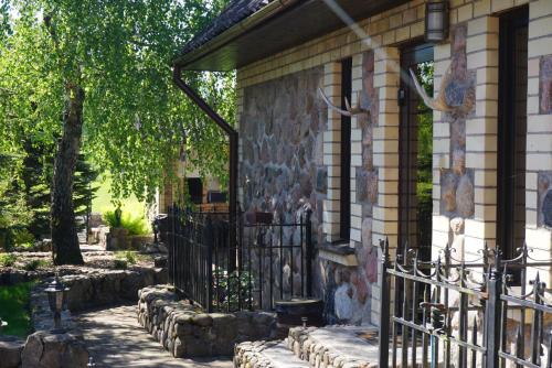Сад в Hunting House Ezerkrasti