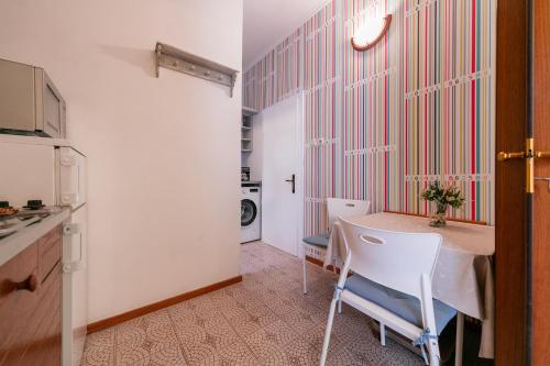 Η κουζίνα ή μικρή κουζίνα στο Apartments Kastelani