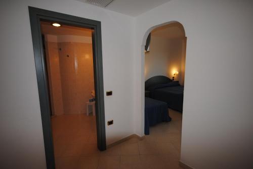 ザンブローネにあるHotel Scoglio Del Leoneのギャラリーの写真