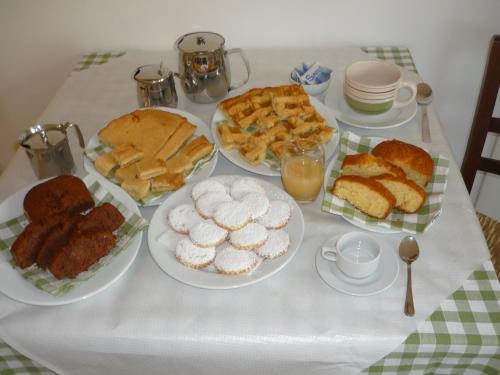 a table with different types of bread and pastries at Agriturismo Masseria Casedde Vecchie in Martina Franca