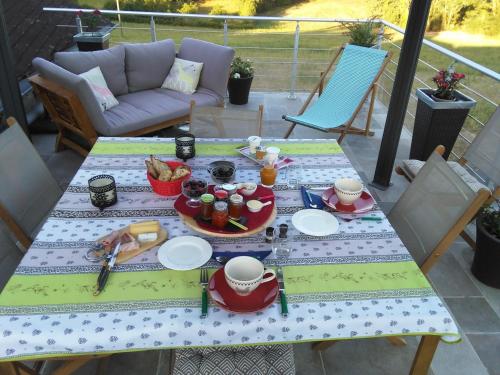a table with food on it on a patio at Bergerie de Lagarrigue in Baladou
