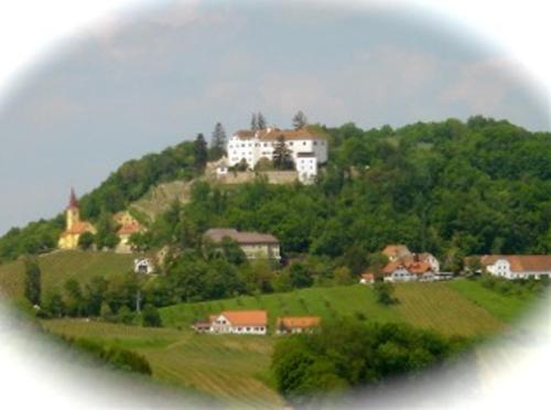 Photo de la galerie de l'établissement Gästeapartement Schlossblick, à Kapfenstein