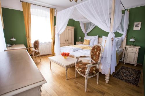 Postel nebo postele na pokoji v ubytování Pension PREMIUM