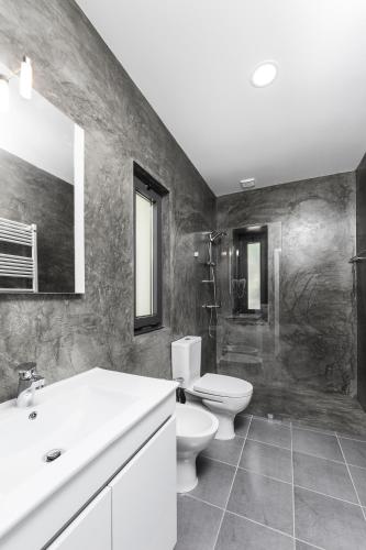 a bathroom with a sink and a toilet and a shower at Casas do Caminho Novo in São Roque do Pico