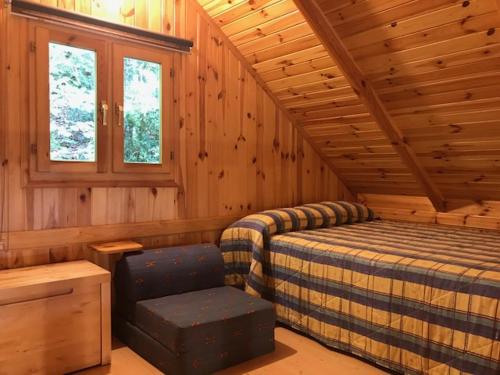 A seating area at Camping Aneto