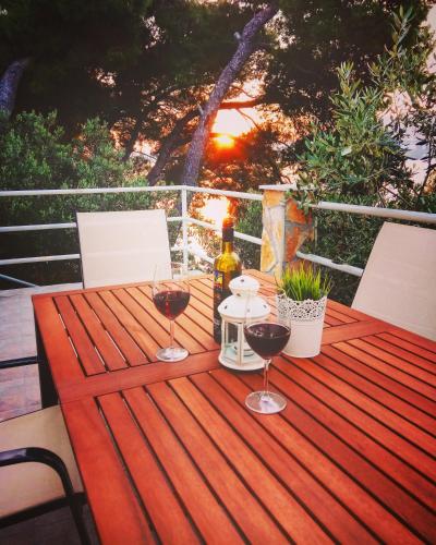 O Sole apartment with private beach