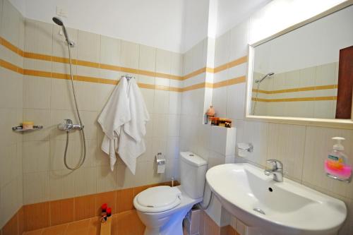Φωτογραφία από το άλμπουμ του Philoxenia Hotel & Studios στην Περίσσα