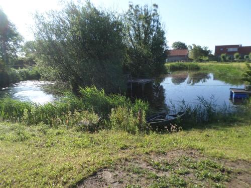 Výhled na řeku, která protéká v blízkosti apartmánu