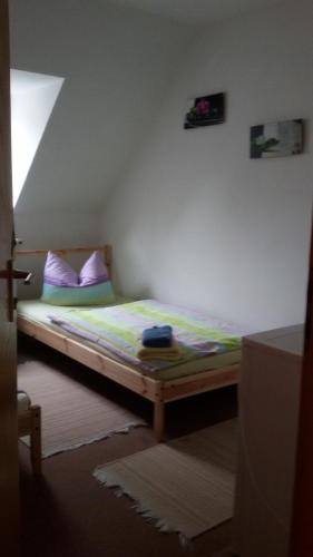 a bed with two pillows and avertisement at Ferien in Sachsen in Bischofswerda