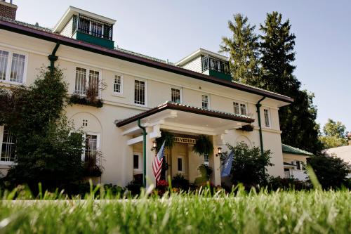 Afbeelding uit fotogalerij van The Belvedere Inn & Restaurant in Saugatuck