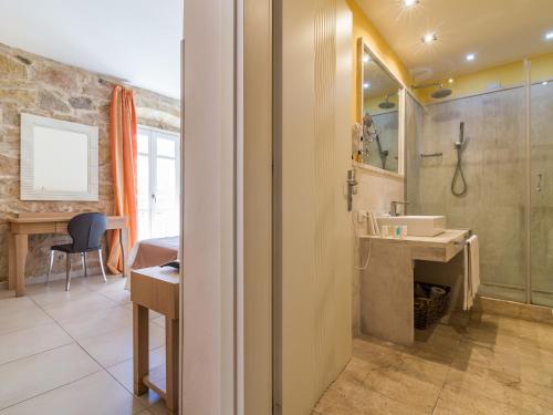Ein Badezimmer in der Unterkunft Nichotel