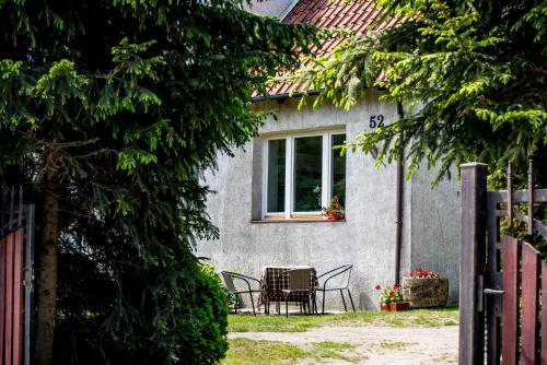 a table and chairs in front of a house at Apartament Mrągowo in Mrągowo