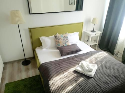Llit o llits en una habitació de Fundeni Apartments