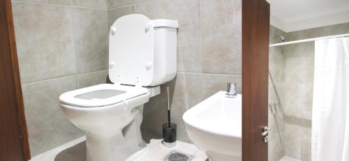 a bathroom with a toilet and a sink at El Remanso Chascomus in Chascomús