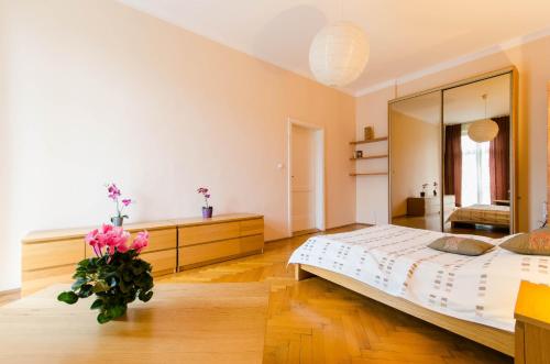 Postel nebo postele na pokoji v ubytování Fantasia Apartments