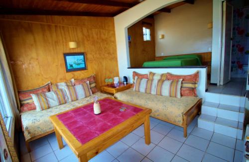 a living room with a couch and a table at El Rincon de Las Pleyades in El Quisco