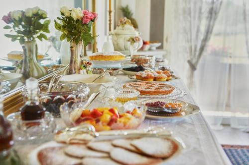 a buffet of food with pastries and desserts on a table at La Zarabba Boutique Hotel in Ponti Sul Mincio