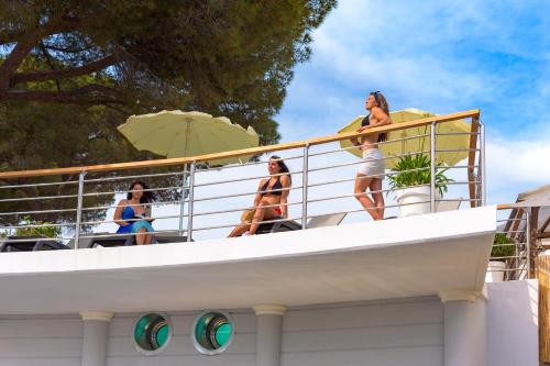 a group of women sitting on a boat at Hotel Plaza in Porto Azzurro