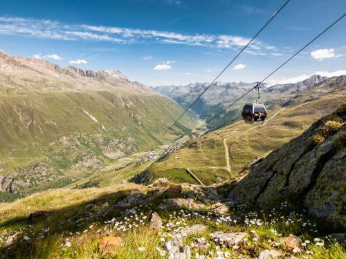 a gondola ride up a mountain in the mountains at Villa Michelle in Obergurgl