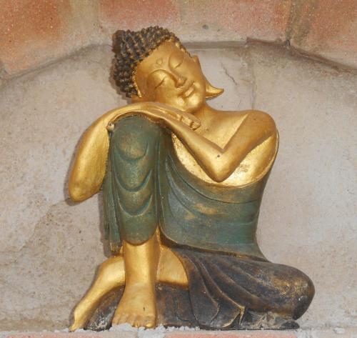 a statue of a woman sitting on the ground at Casa Isabel in Olvés