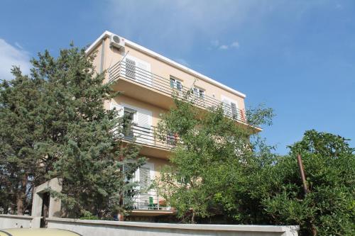 an apartment building with trees in front of it at Bed & Breakfast Dora in Rovanjska