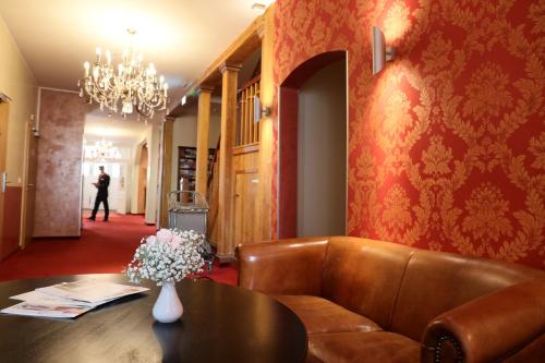 Uma área de estar em Romantik Hotel Scheelehof Stralsund