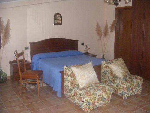 a bedroom with a bed and a chair at Agriturismo Trivilini in Lanciano