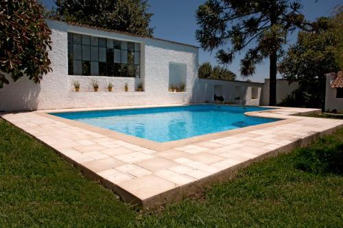 Piscina de la sau aproape de Quinta dos Álamos Agroturismo